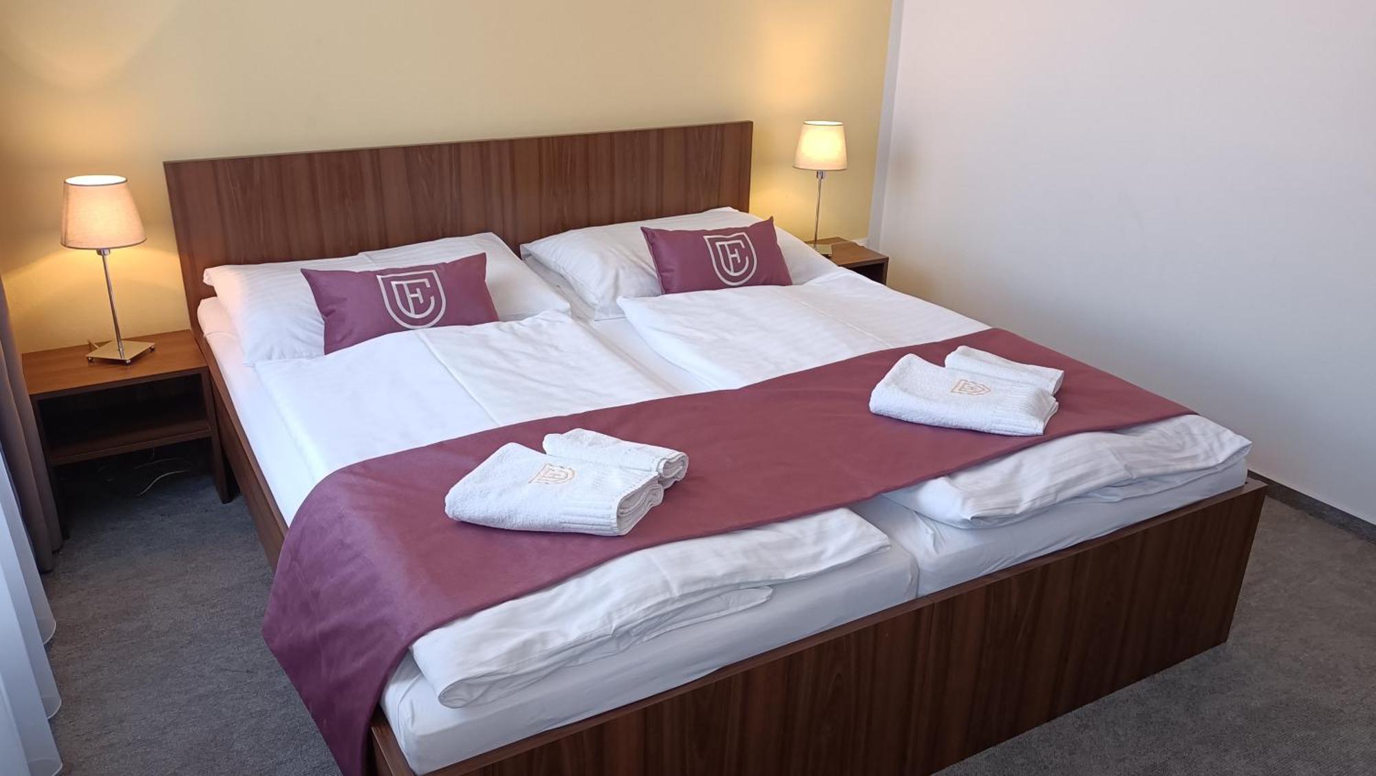 Hotel Eminent Ступава Екстер'єр фото