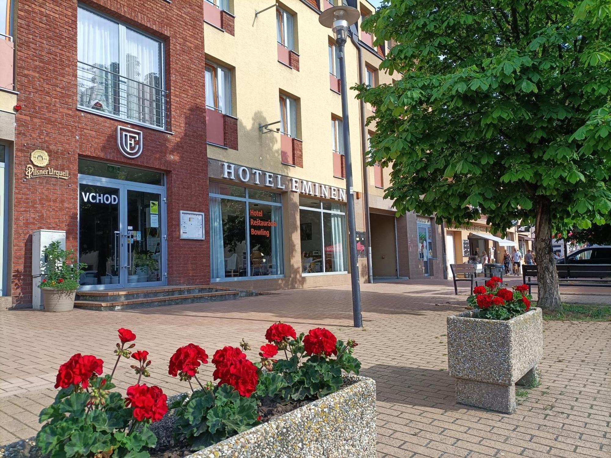 Hotel Eminent Ступава Екстер'єр фото