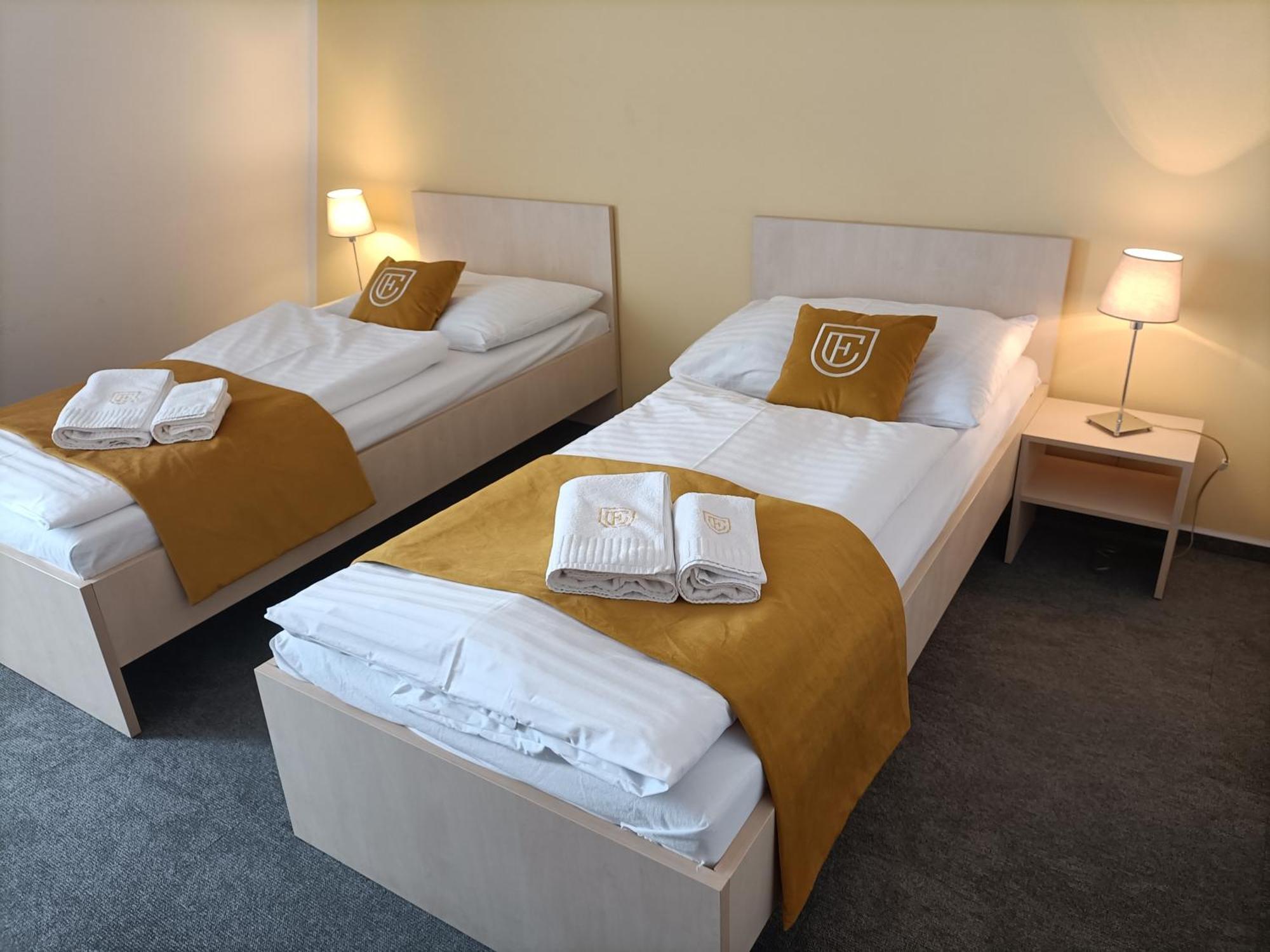 Hotel Eminent Ступава Екстер'єр фото