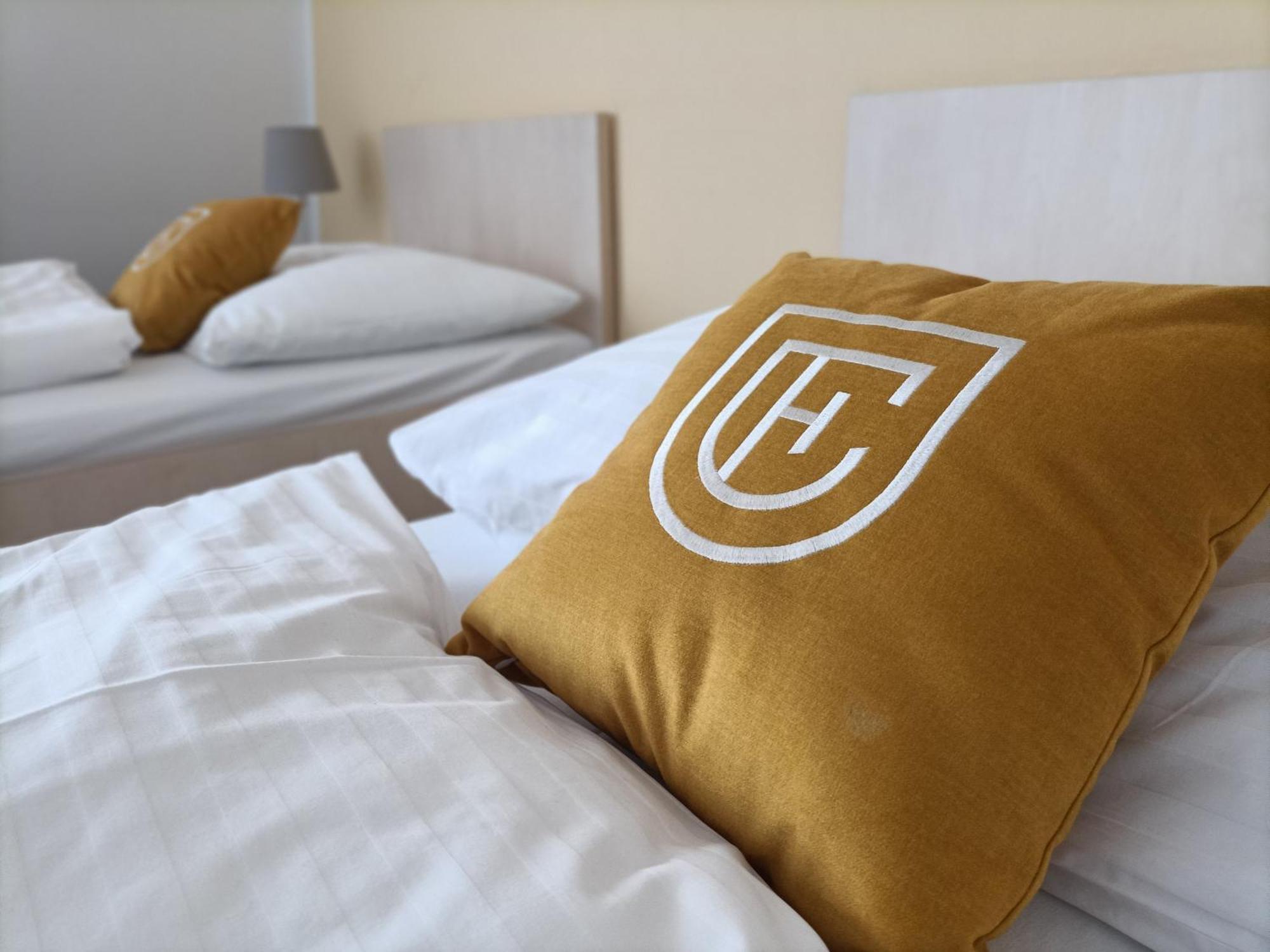 Hotel Eminent Ступава Екстер'єр фото