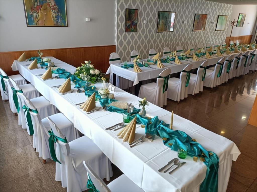 Hotel Eminent Ступава Екстер'єр фото