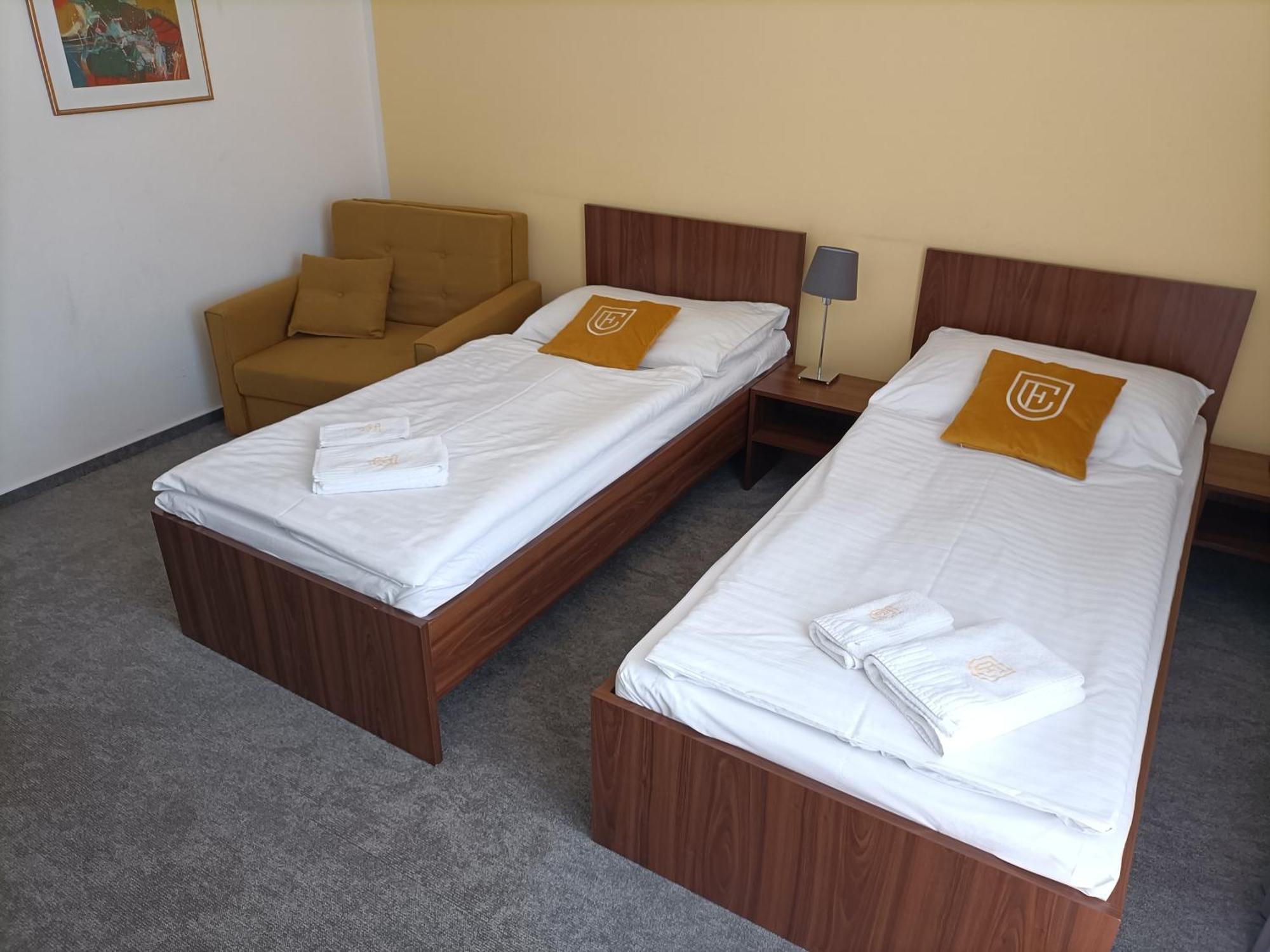 Hotel Eminent Ступава Екстер'єр фото