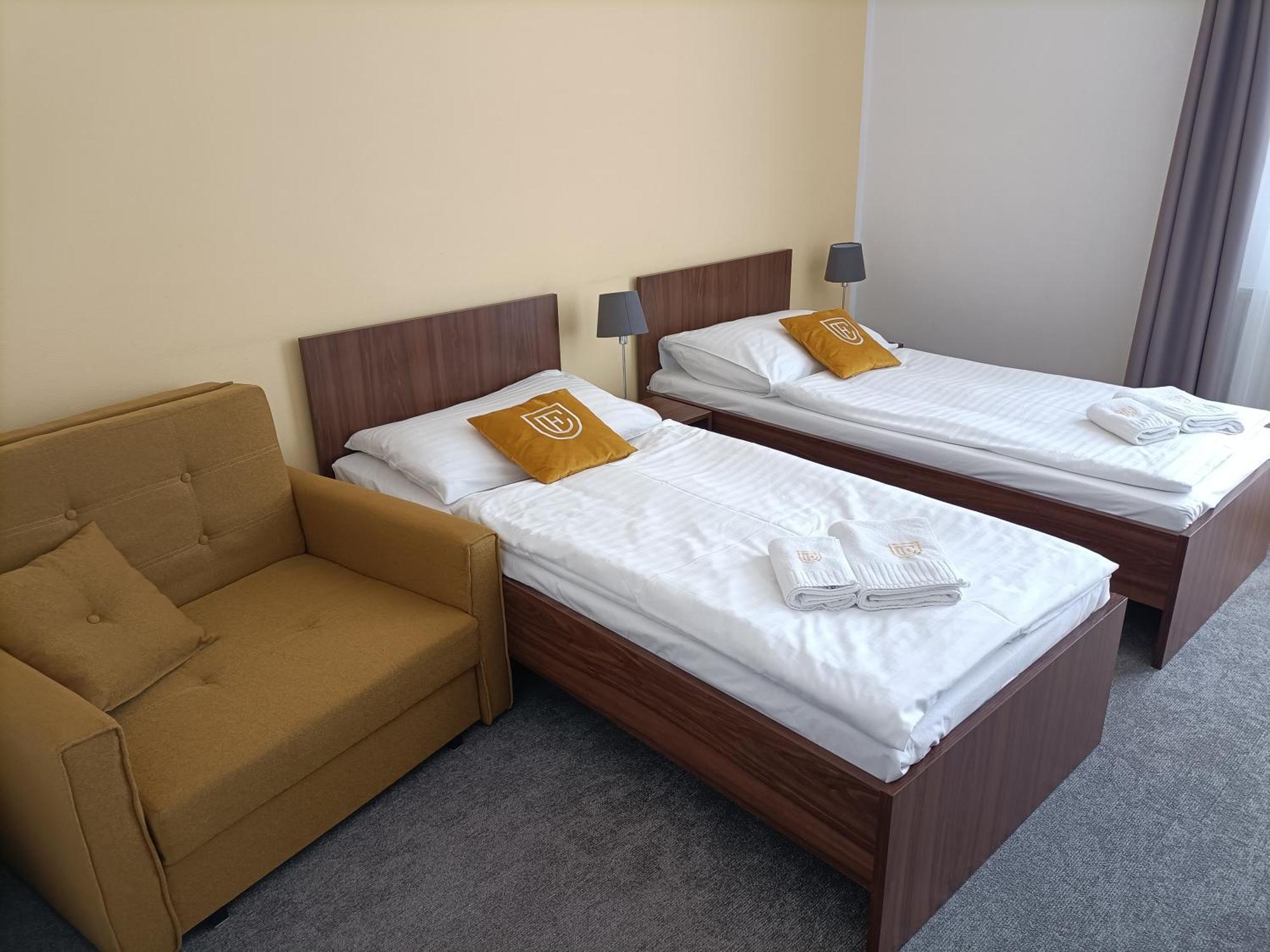 Hotel Eminent Ступава Екстер'єр фото