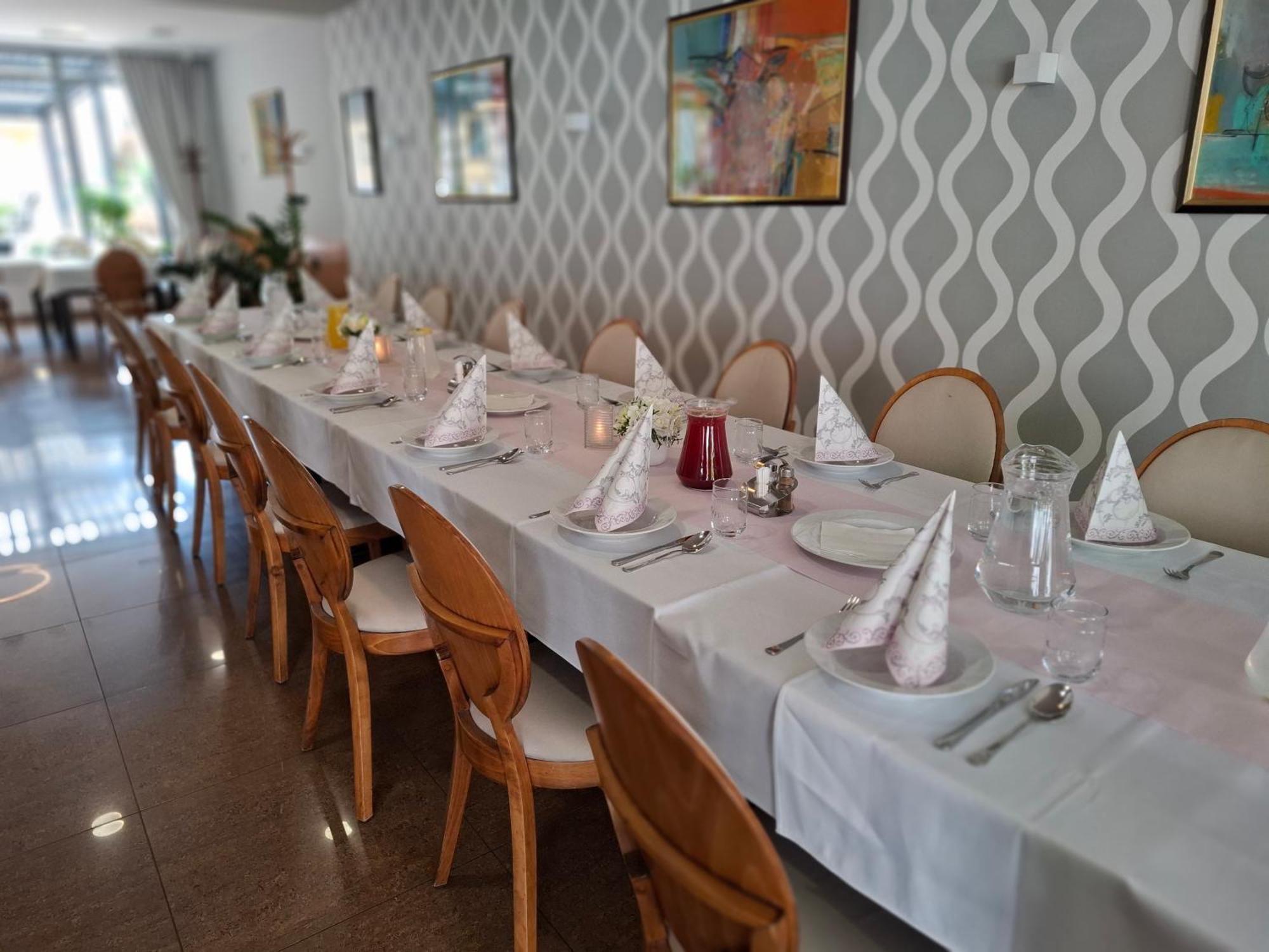 Hotel Eminent Ступава Екстер'єр фото
