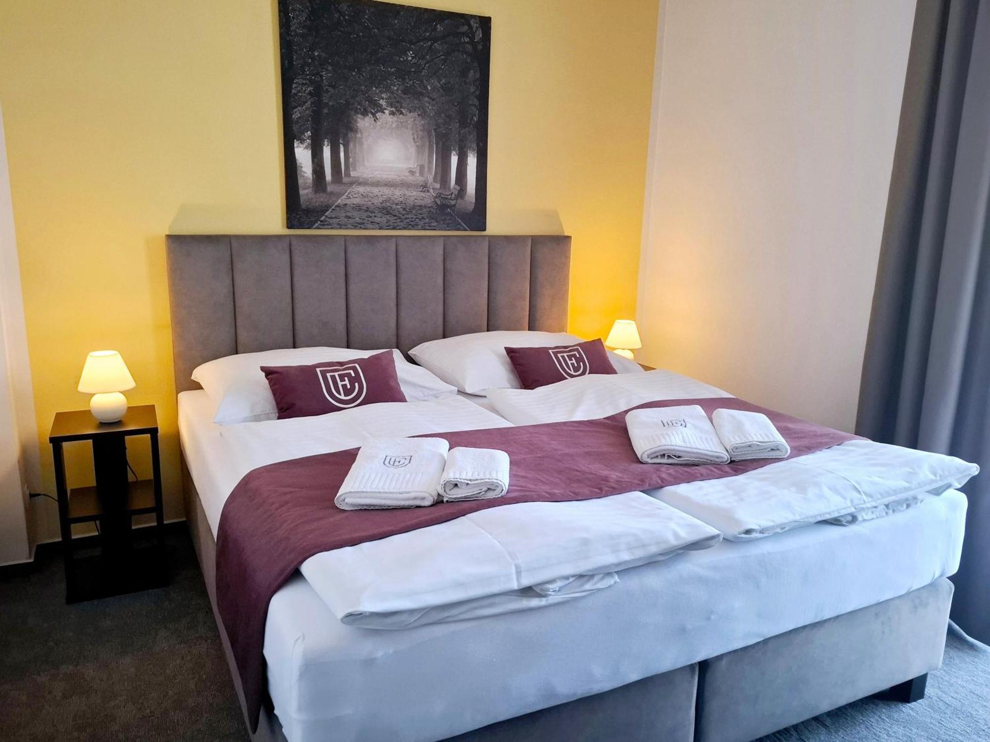 Hotel Eminent Ступава Екстер'єр фото