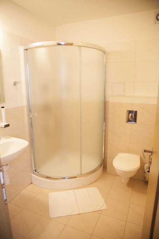 Hotel Eminent Ступава Екстер'єр фото