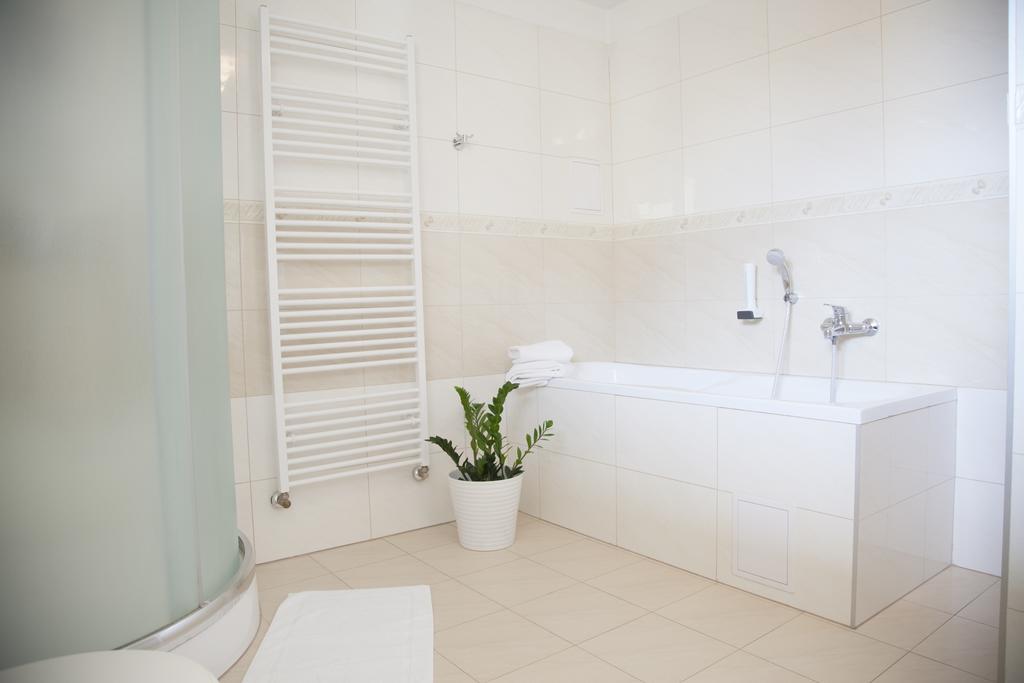 Hotel Eminent Ступава Екстер'єр фото